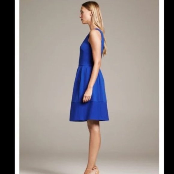 Banana Republic Fit and Flare - Picture 2 of 12